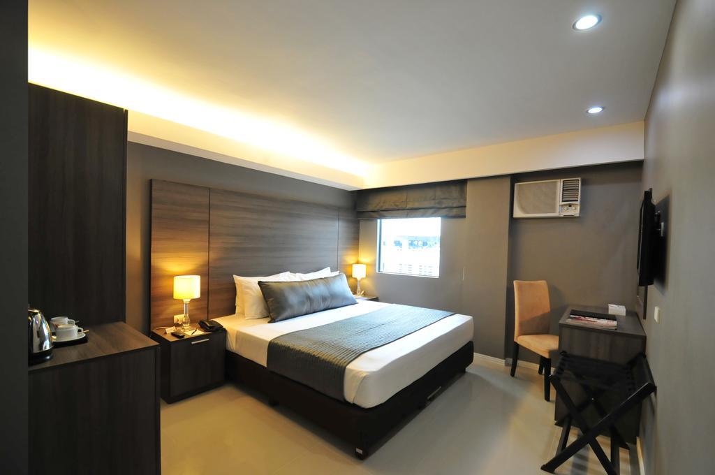 Astoria Greenbelt Makati City Exterior photo