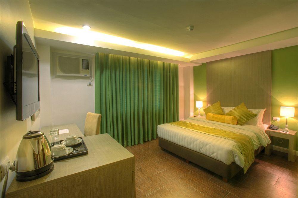 Astoria Greenbelt Makati City Exterior photo
