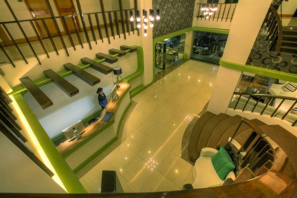 Astoria Greenbelt Makati City Exterior photo