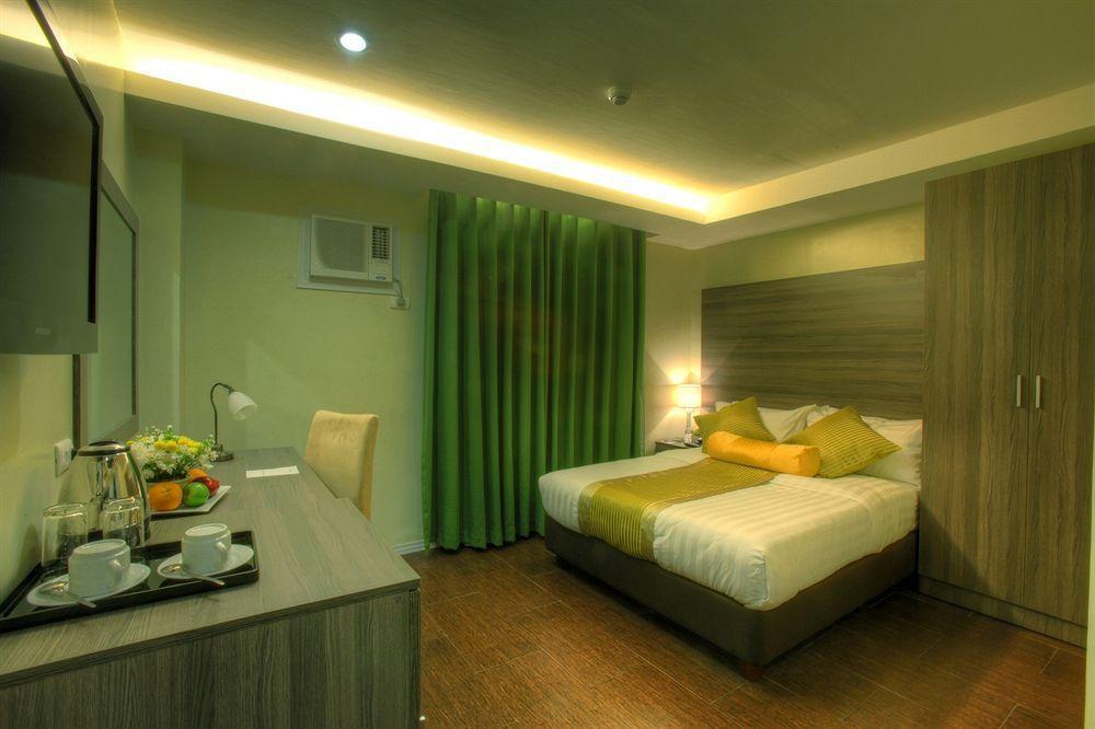 Astoria Greenbelt Makati City Exterior photo