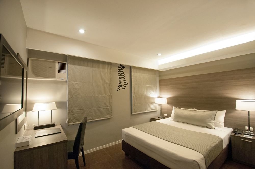 Astoria Greenbelt Makati City Exterior photo